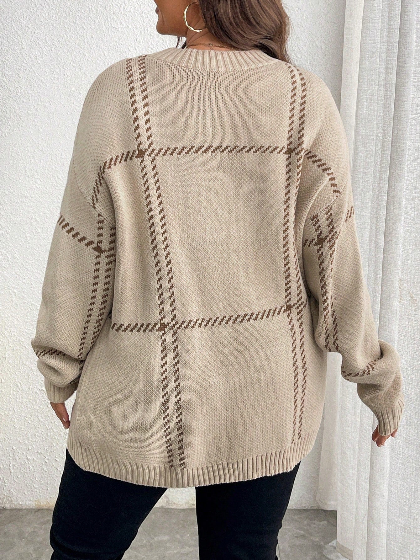 Suéter Feminino de Tricô Xadrez Gola Redonda Plus Size