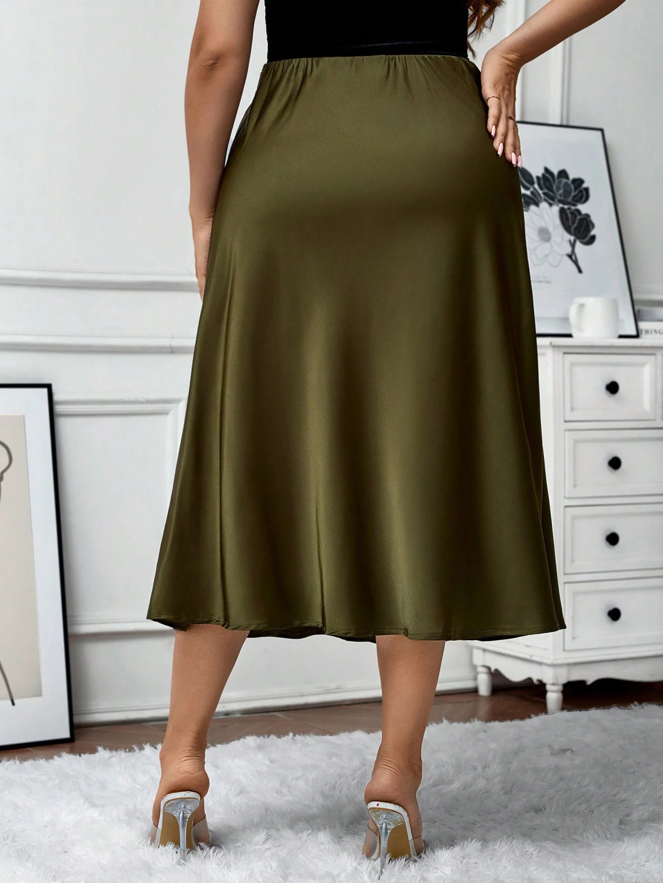 Saia Plus Size Midi em Cetim 