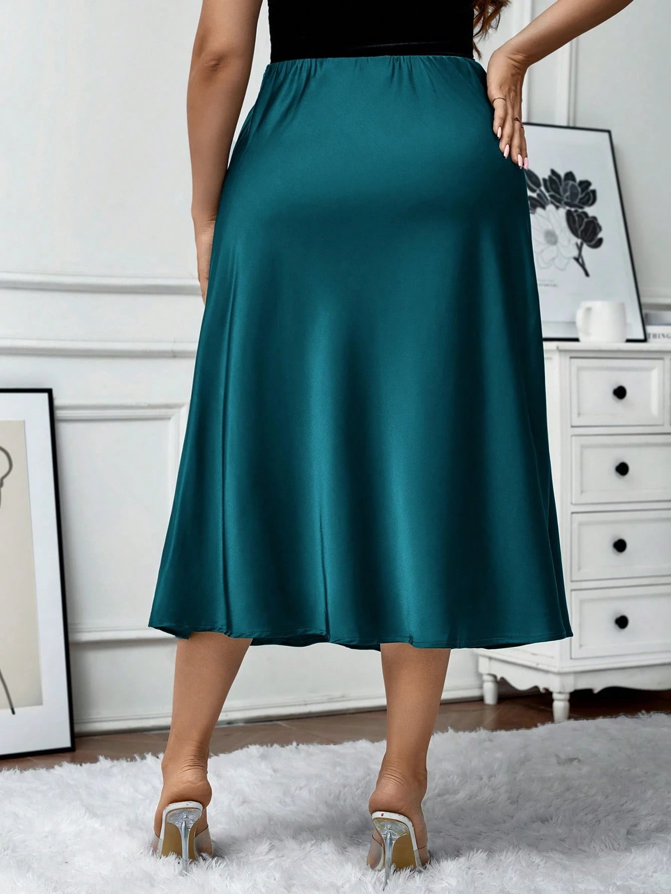 Saia Plus Size Midi em Cetim 