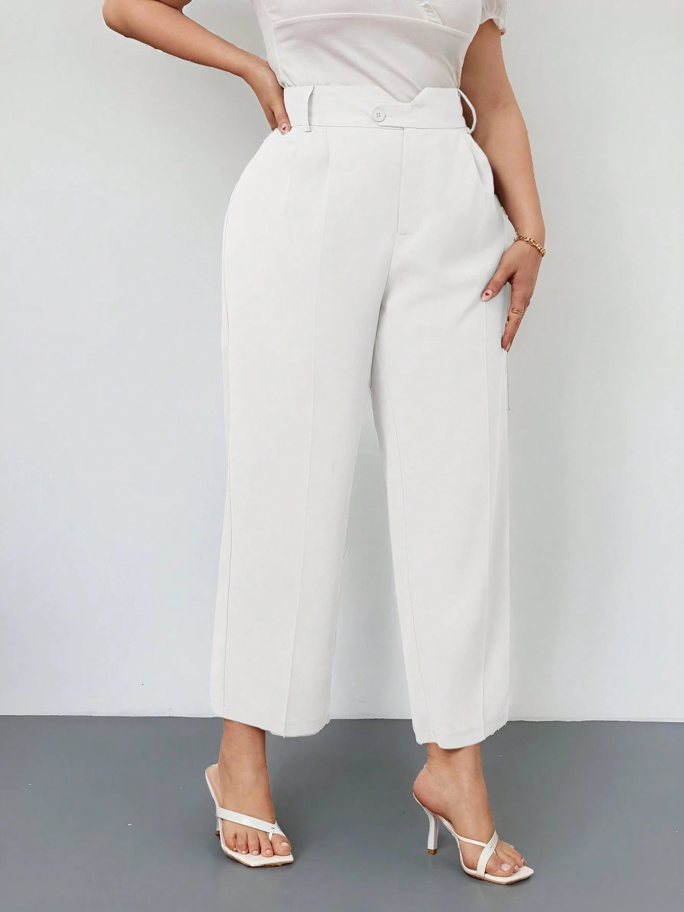 Calça de Alfaiataria Plus Size Feminina Reta com Cintura Elástica