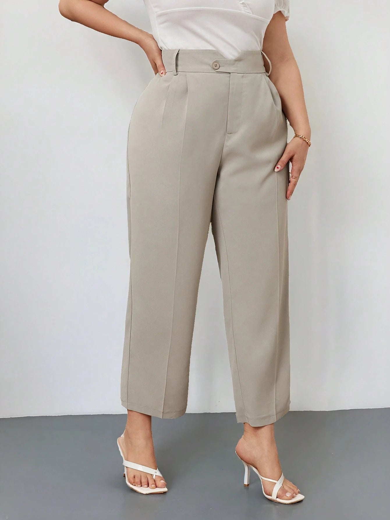 Calça de Alfaiataria Plus Size Feminina Reta com Cintura Elástica