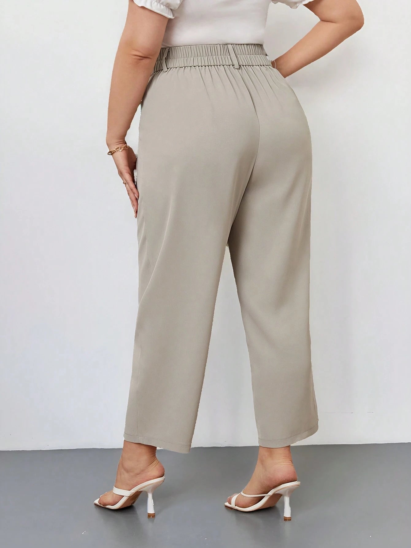 Calça de Alfaiataria Plus Size Feminina Reta com Cintura Elástica