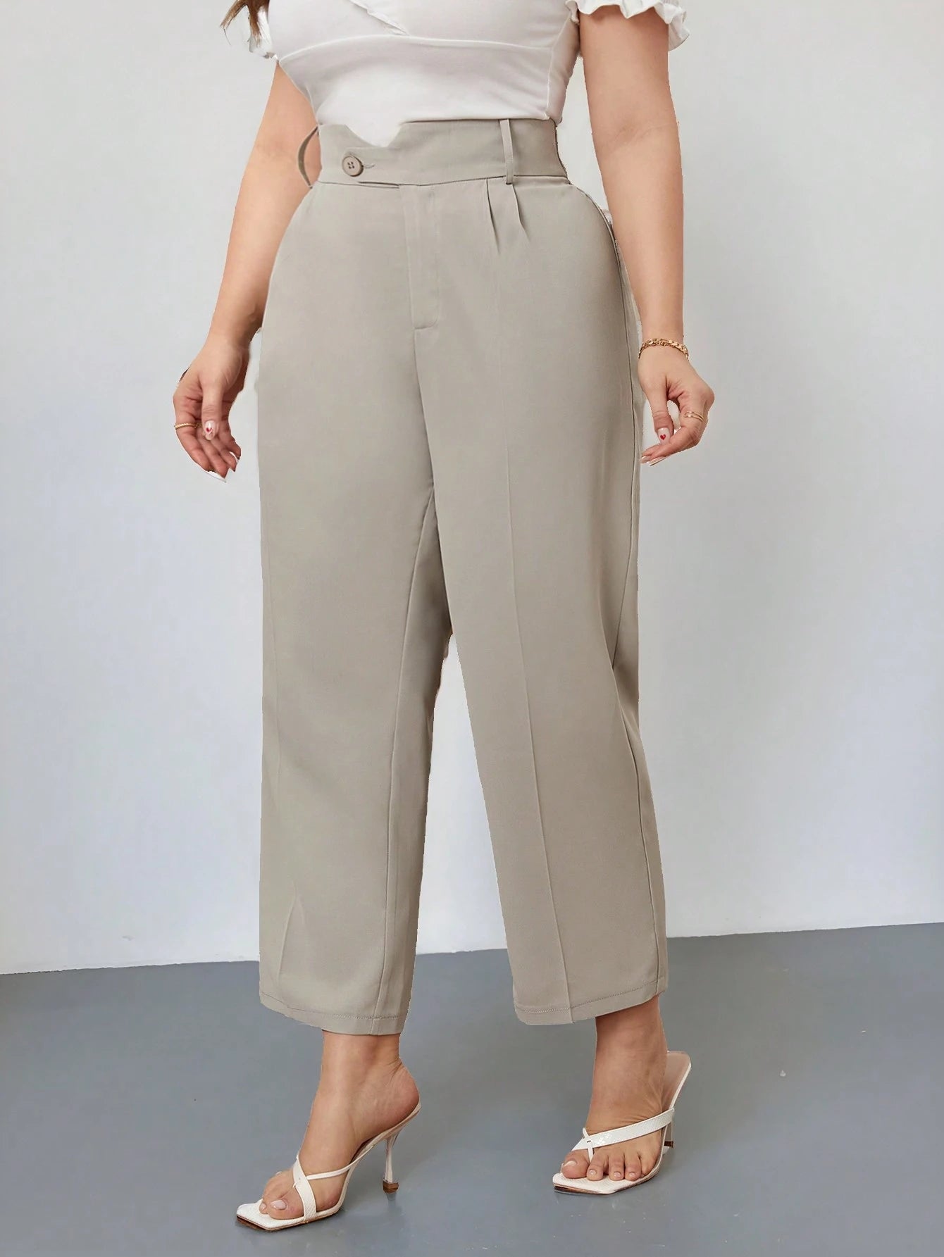 Calça de Alfaiataria Plus Size Feminina Reta com Cintura Elástica