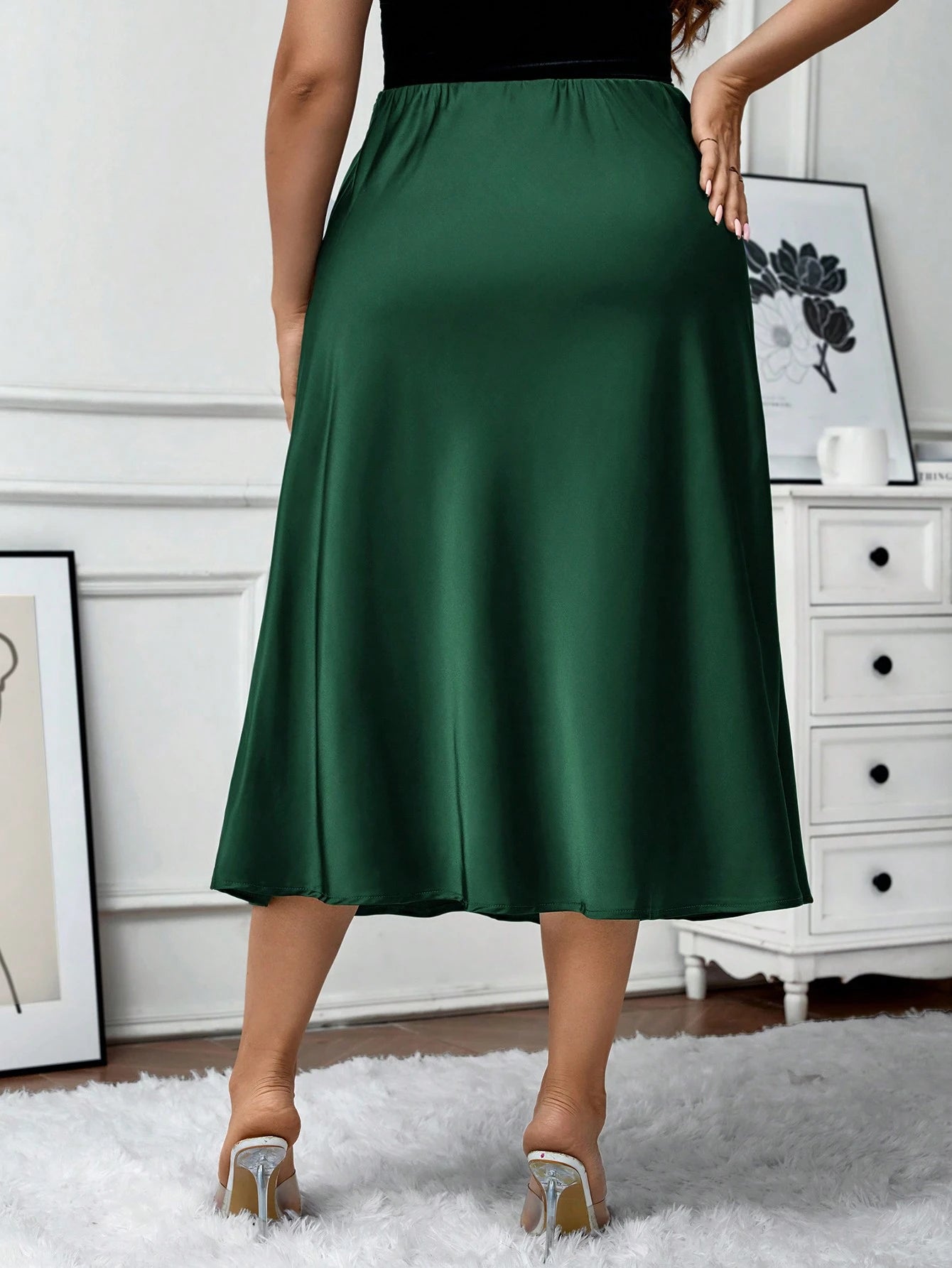 Saia Plus Size Midi em Cetim 