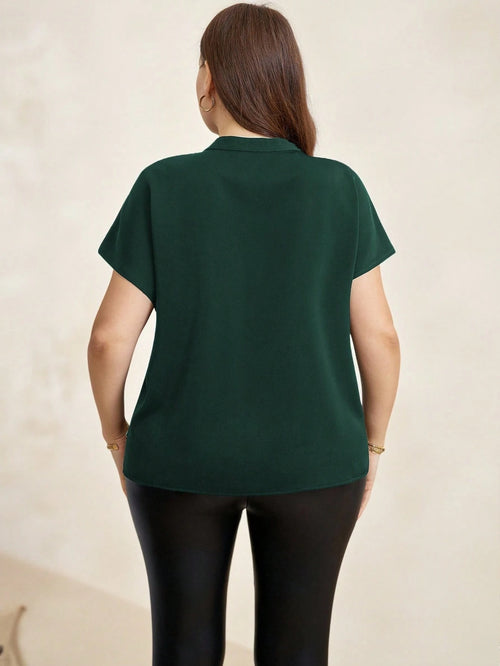 Blusa Plus Size Manga Curta Estampa Floral com Decote V