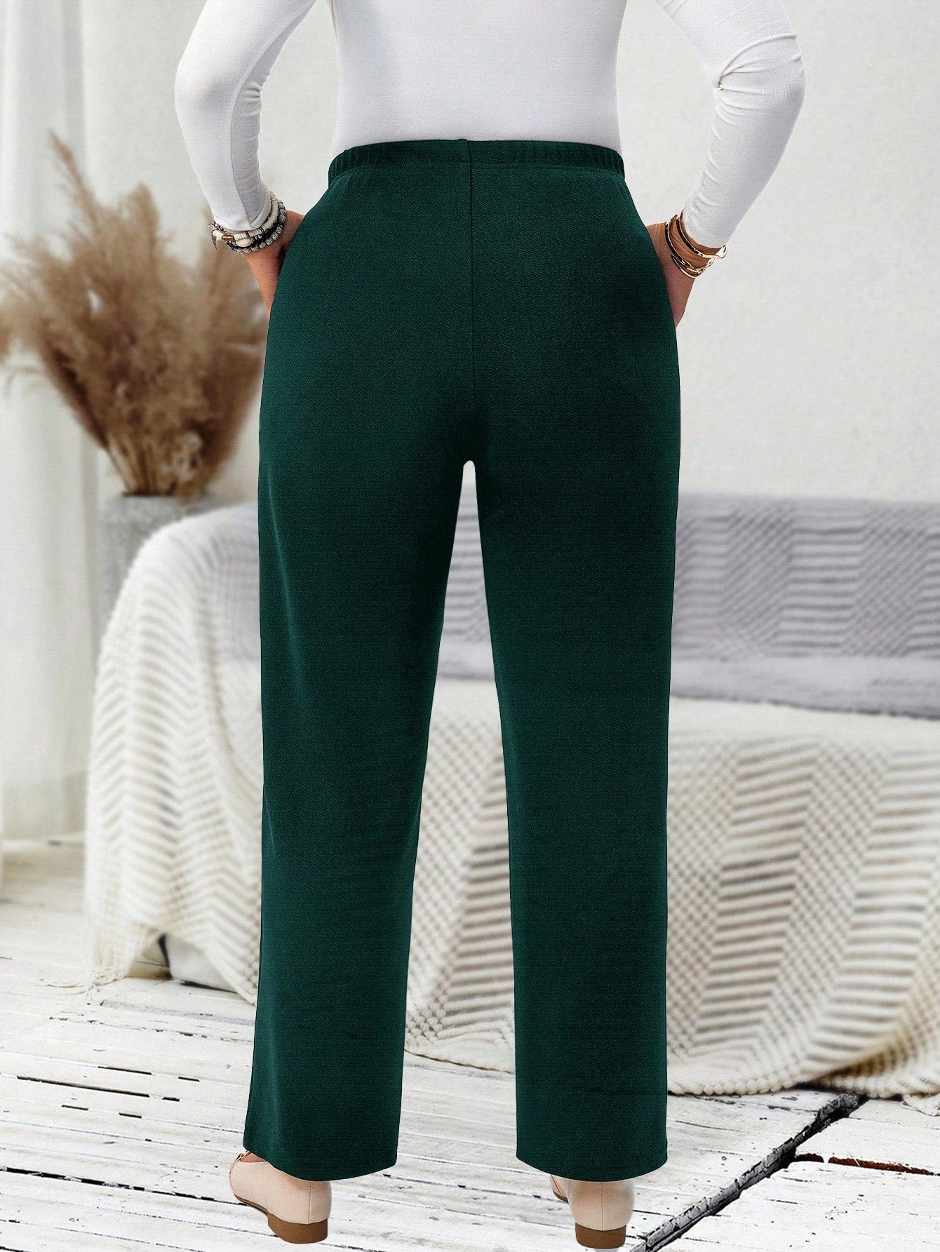 Calça Plus Size Reta com Cintura Elástica