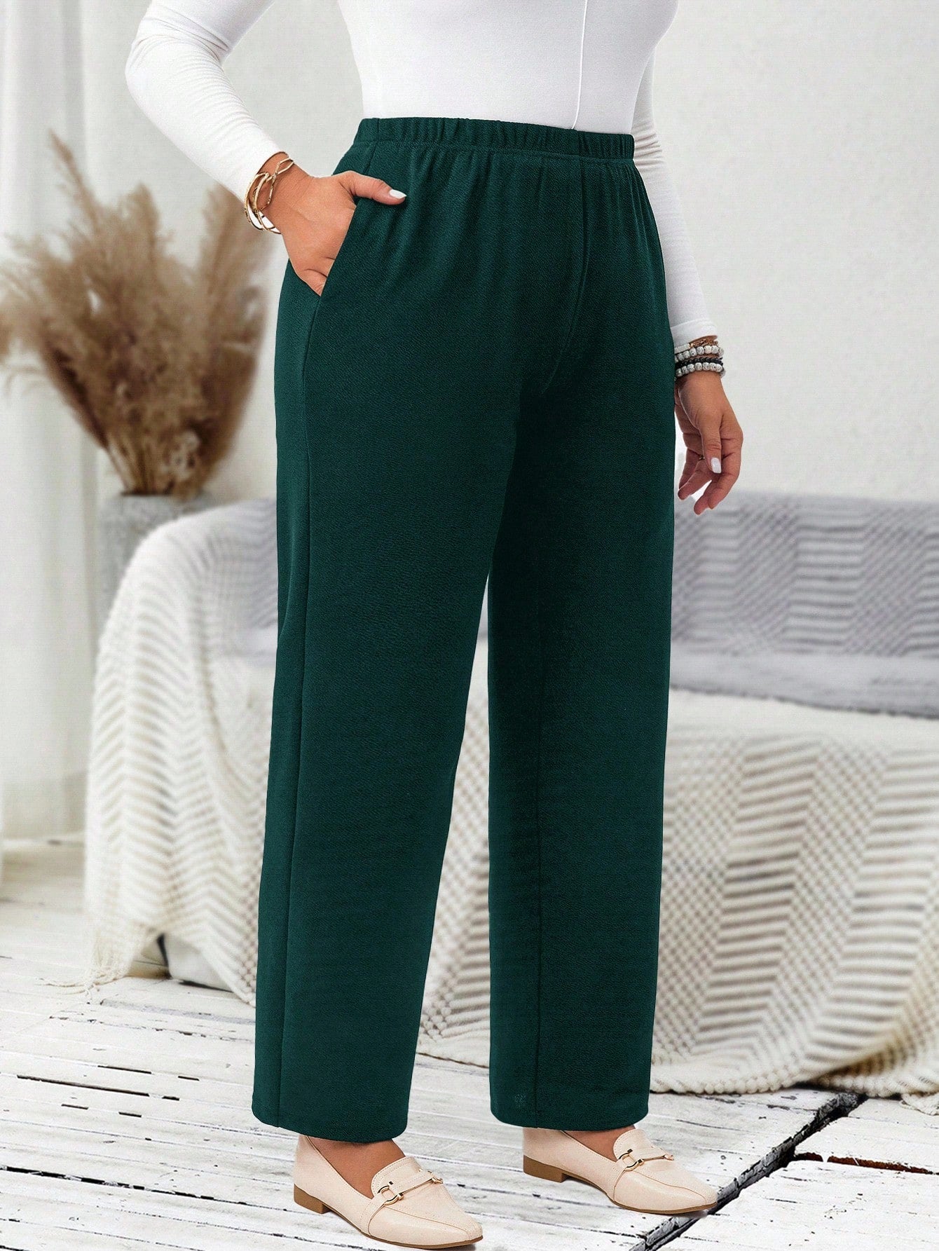Calça Plus Size Reta com Cintura Elástica