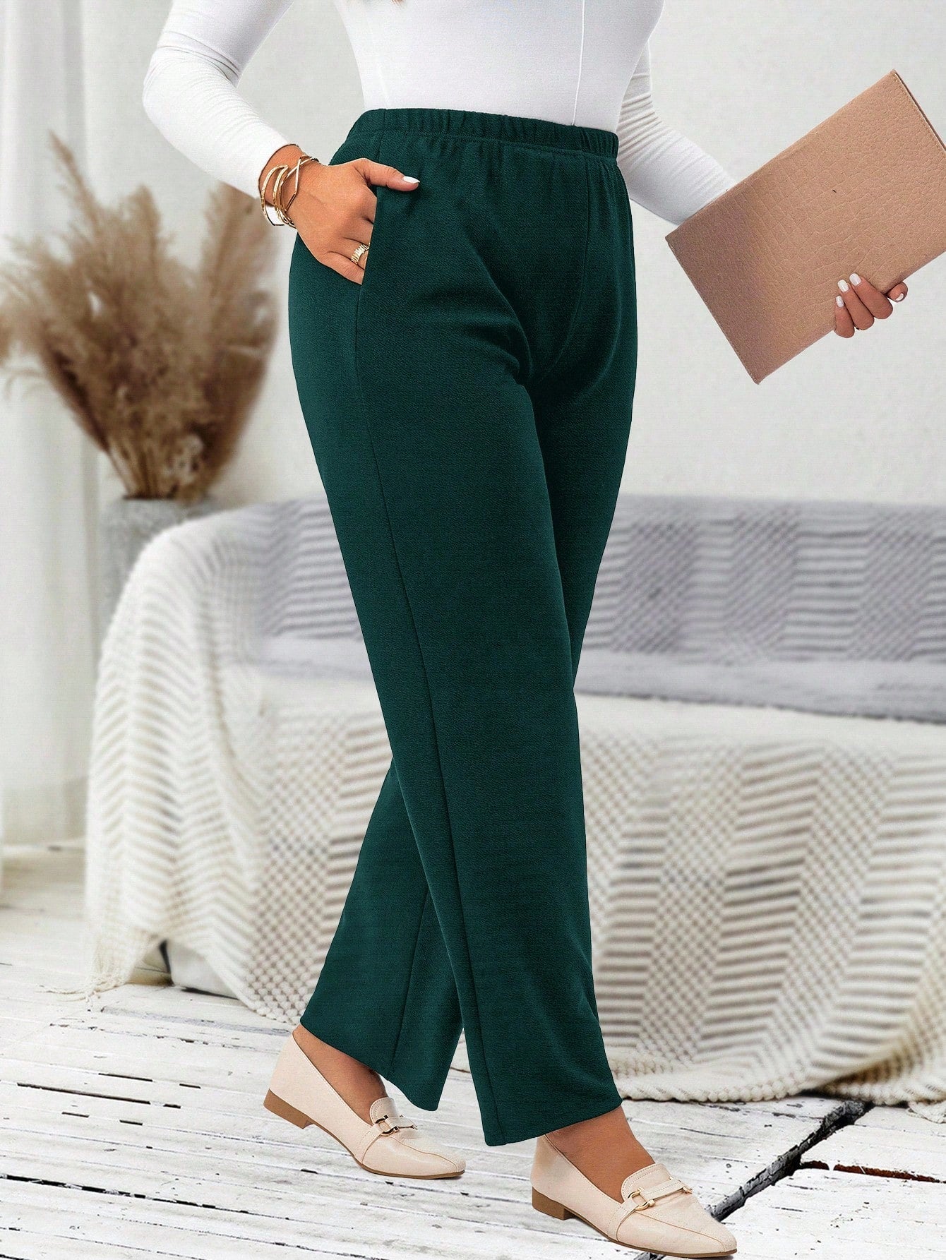 Calça Plus Size Reta com Cintura Elástica