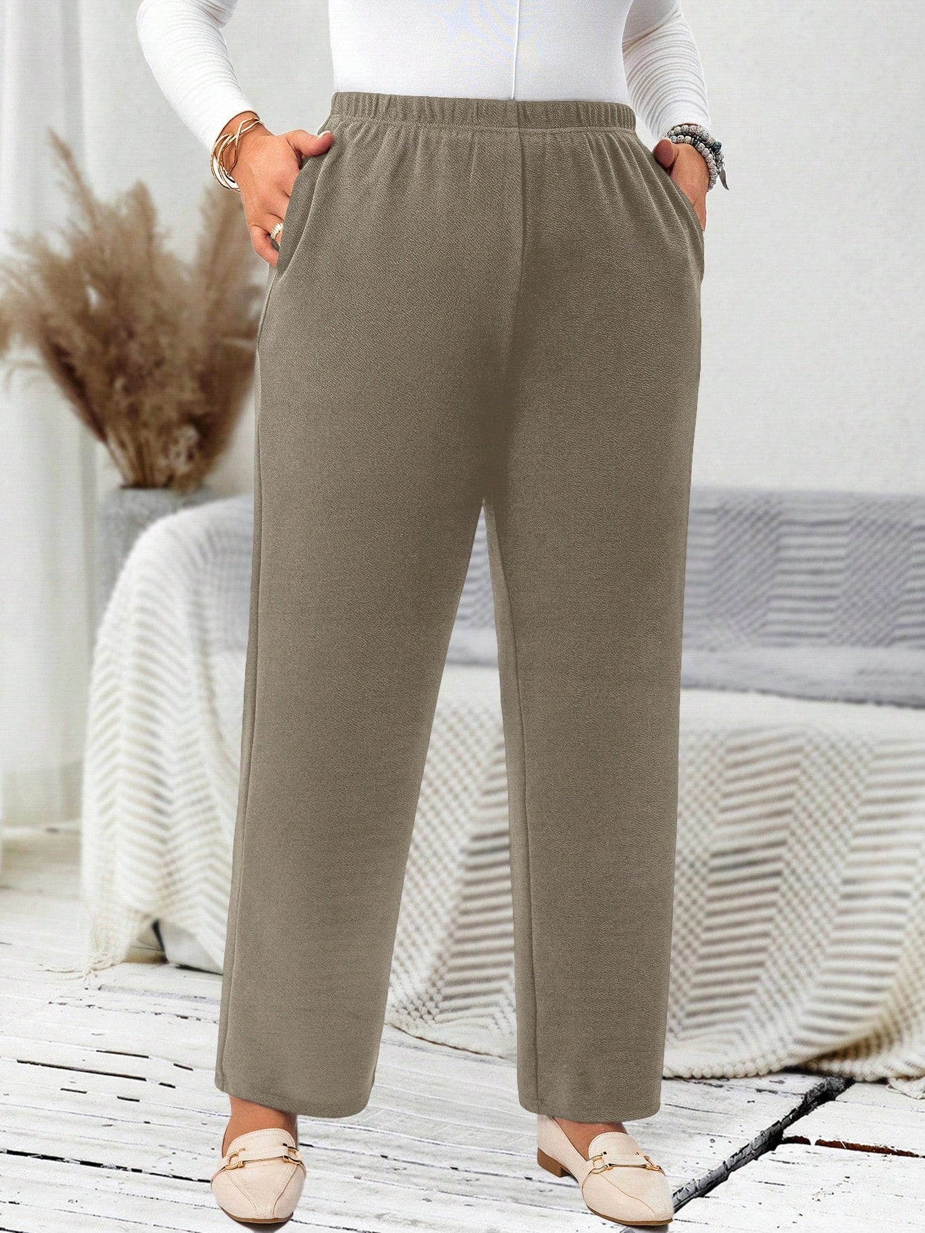 Calça Plus Size Reta com Cintura Elástica