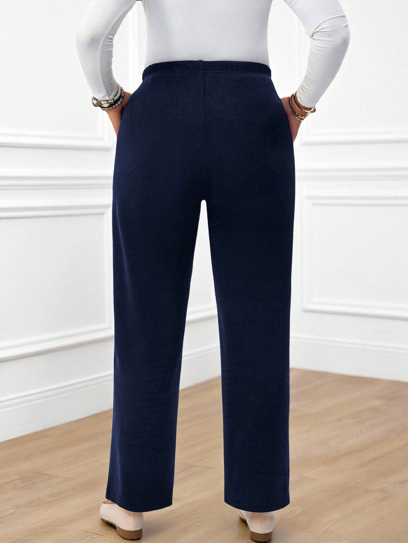 Calça Plus Size Reta com Cintura Elástica