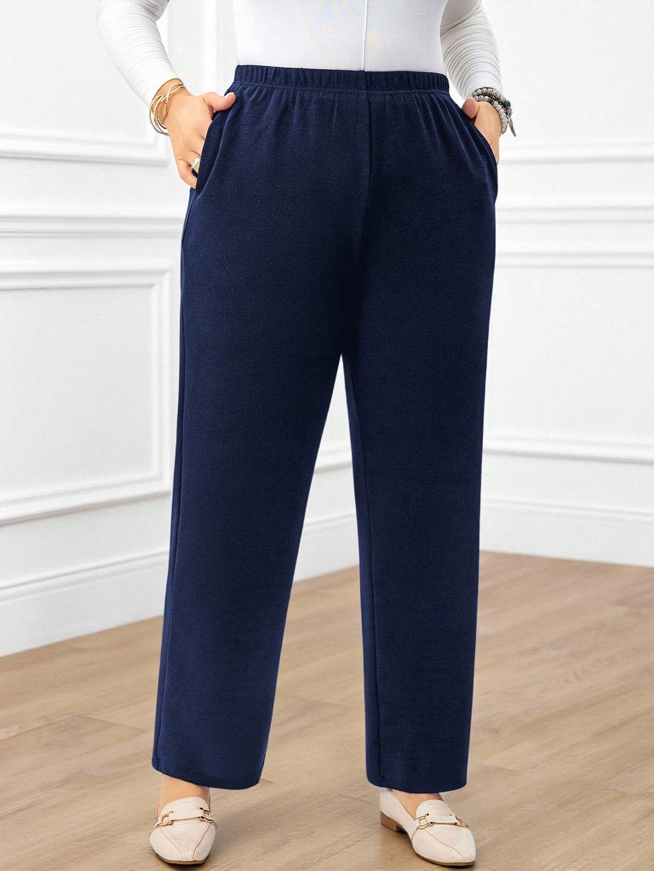 Calça Plus Size Reta com Cintura Elástica