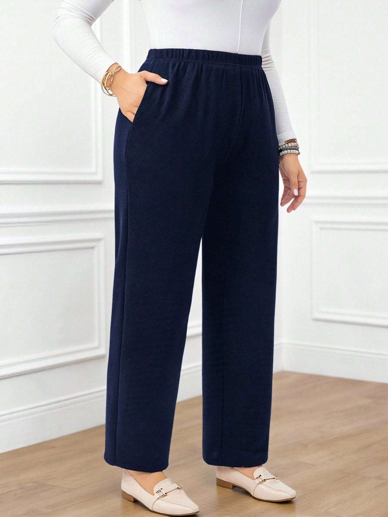 Calça Plus Size Reta com Cintura Elástica