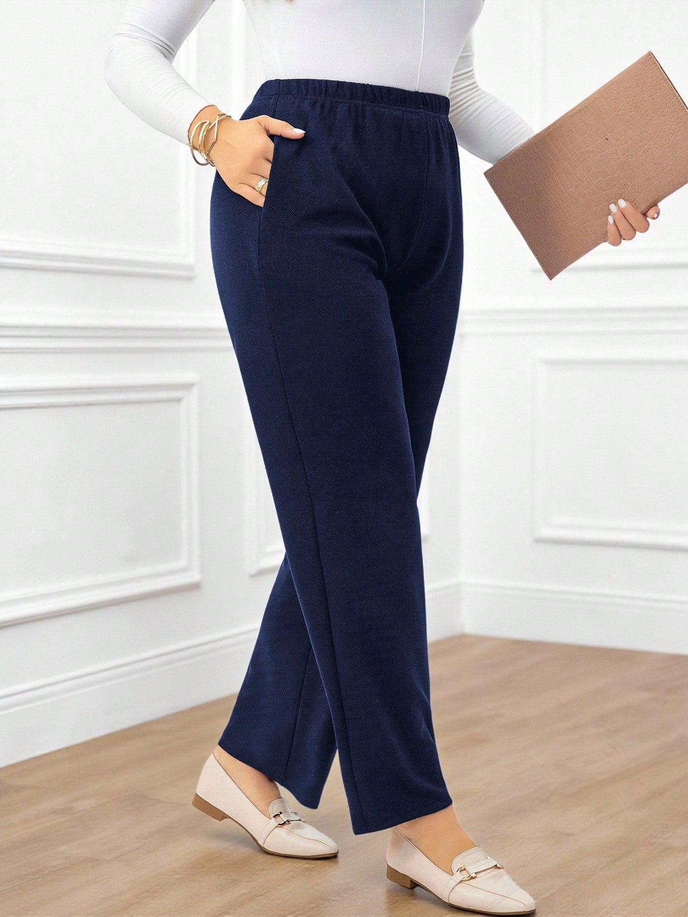 Calça Plus Size Reta com Cintura Elástica