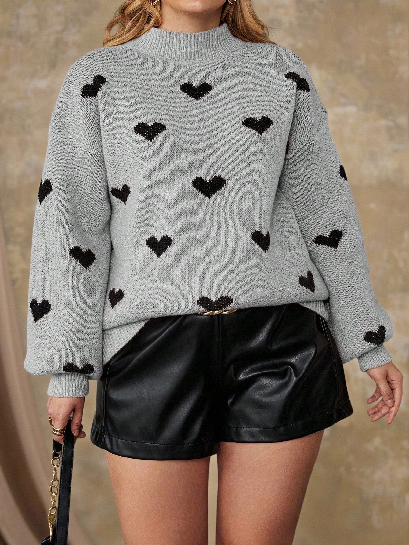 Suéter Plus Size Feminino Tricô Ombro Caído com Estampa de Coração