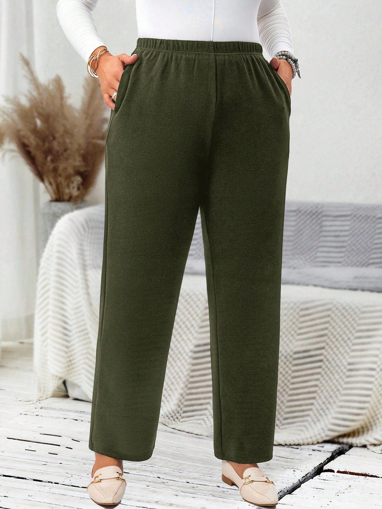 Calça Plus Size Reta com Cintura Elástica