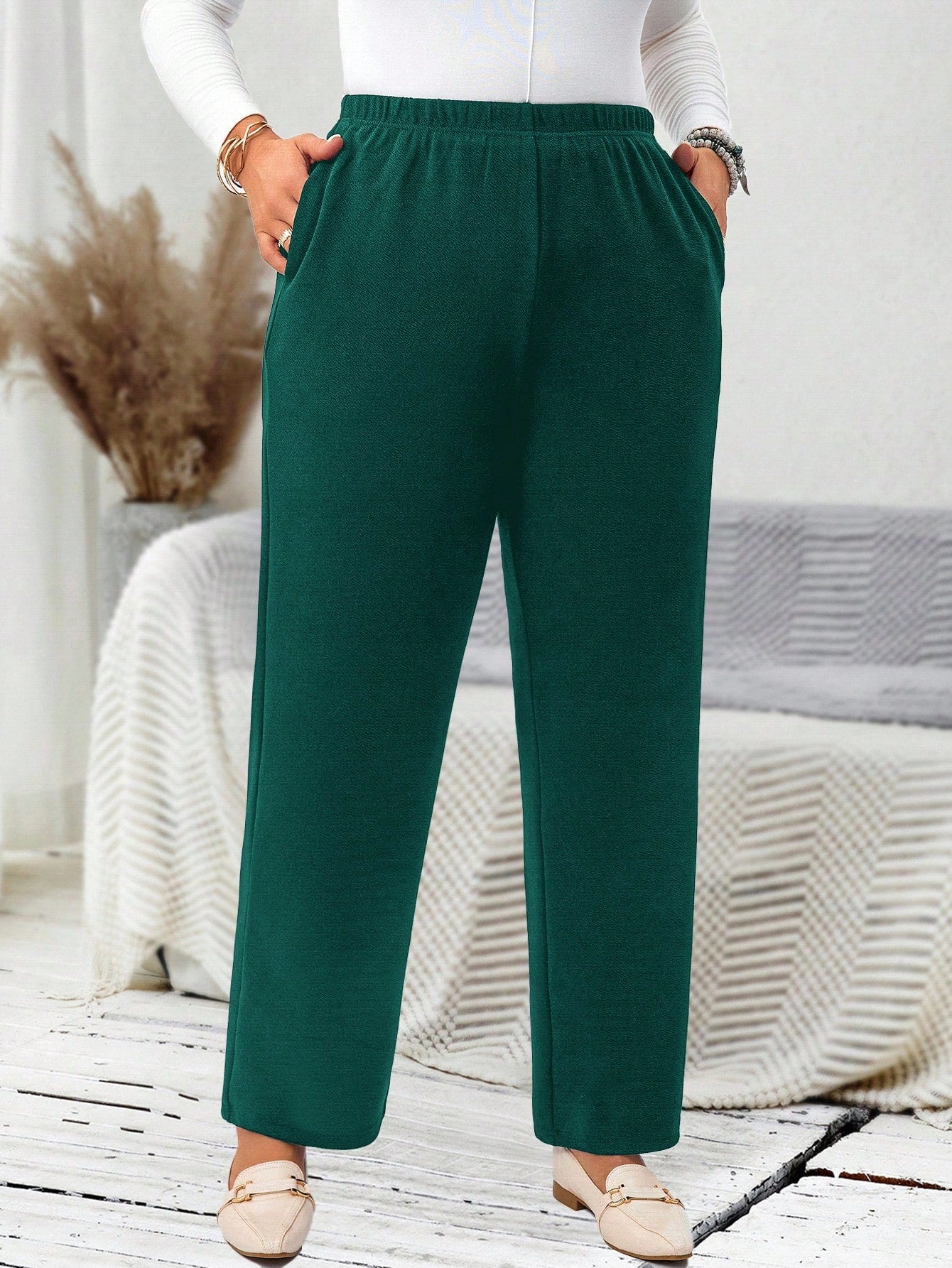 Calça Plus Size Reta com Cintura Elástica