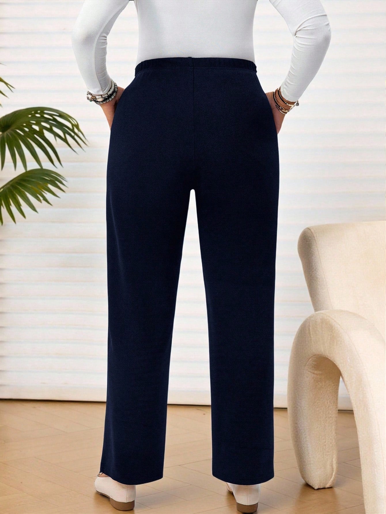 Calça Plus Size Reta com Cintura Elástica