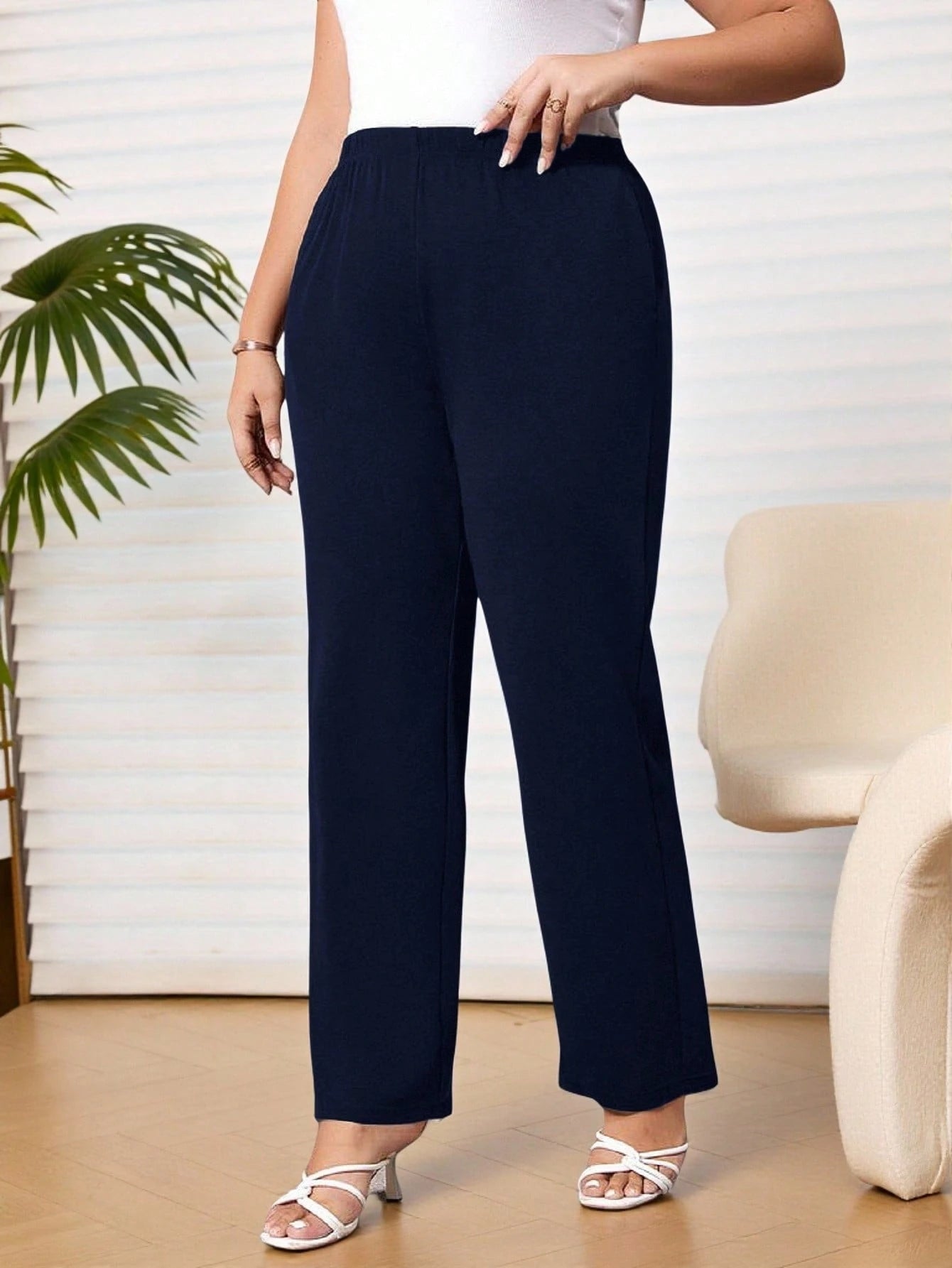 Calça Plus Size Reta com Cintura Elástica