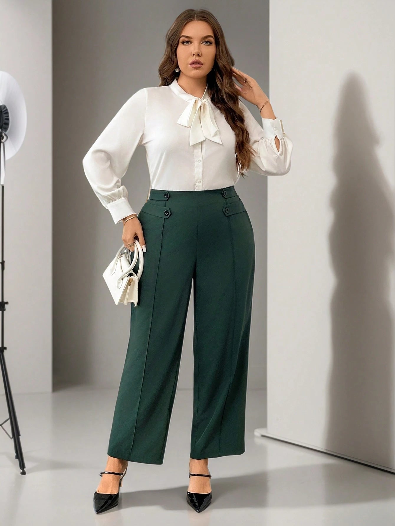 Calça Plus Size Social Reta com Cintura Alta