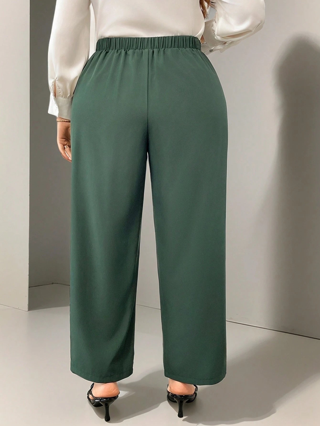 Calça Plus Size Social Reta com Cintura Alta