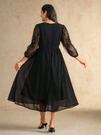 Vestido Plus Size Longo Elegante Bordado Meia Manga