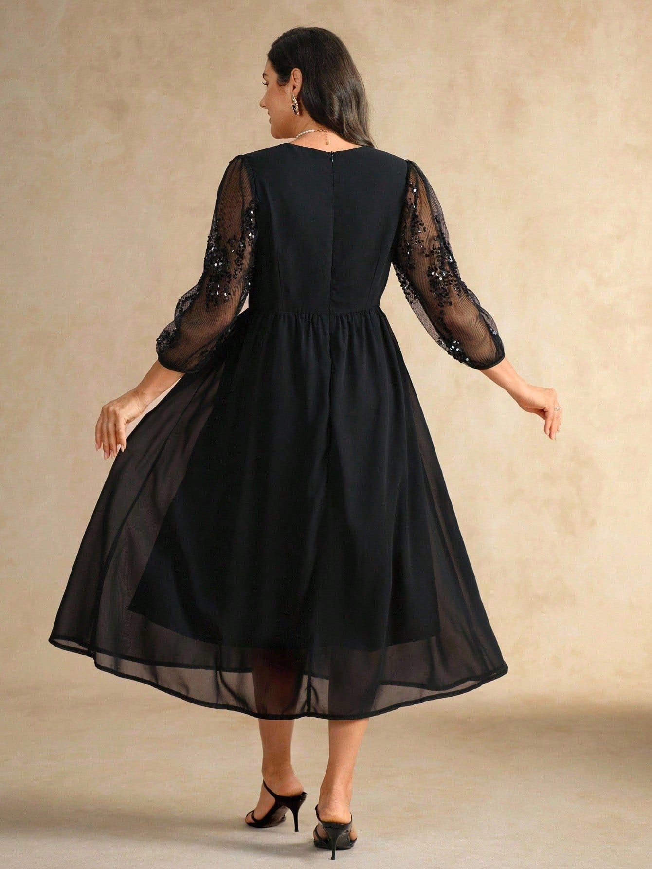 Vestido Plus Size Longo Elegante Bordado Meia Manga
