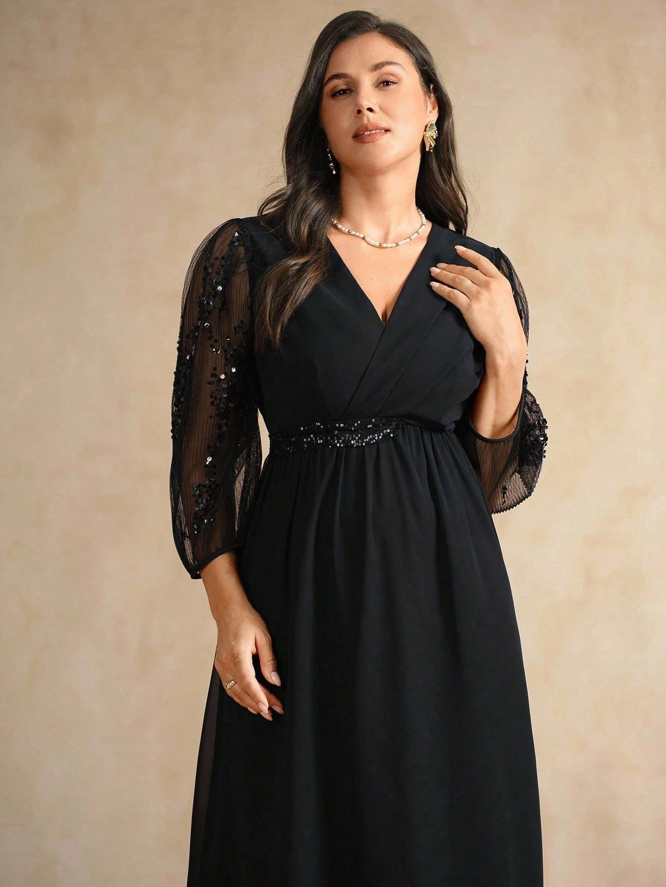Vestido Plus Size Longo Elegante Bordado Meia Manga