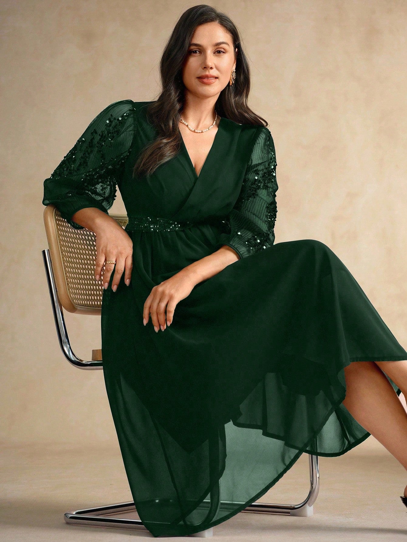 Vestido Plus Size Longo Elegante Bordado Meia Manga