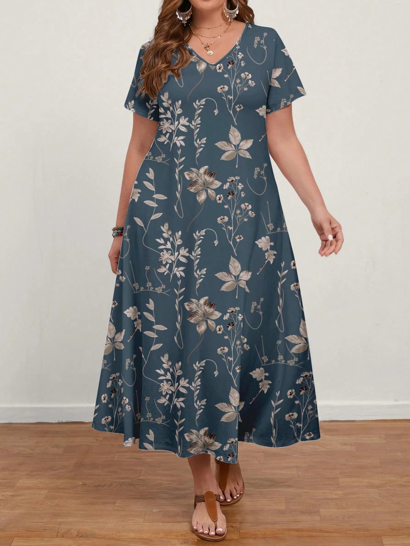 Vestido Plus Size Longo Floral Decote V