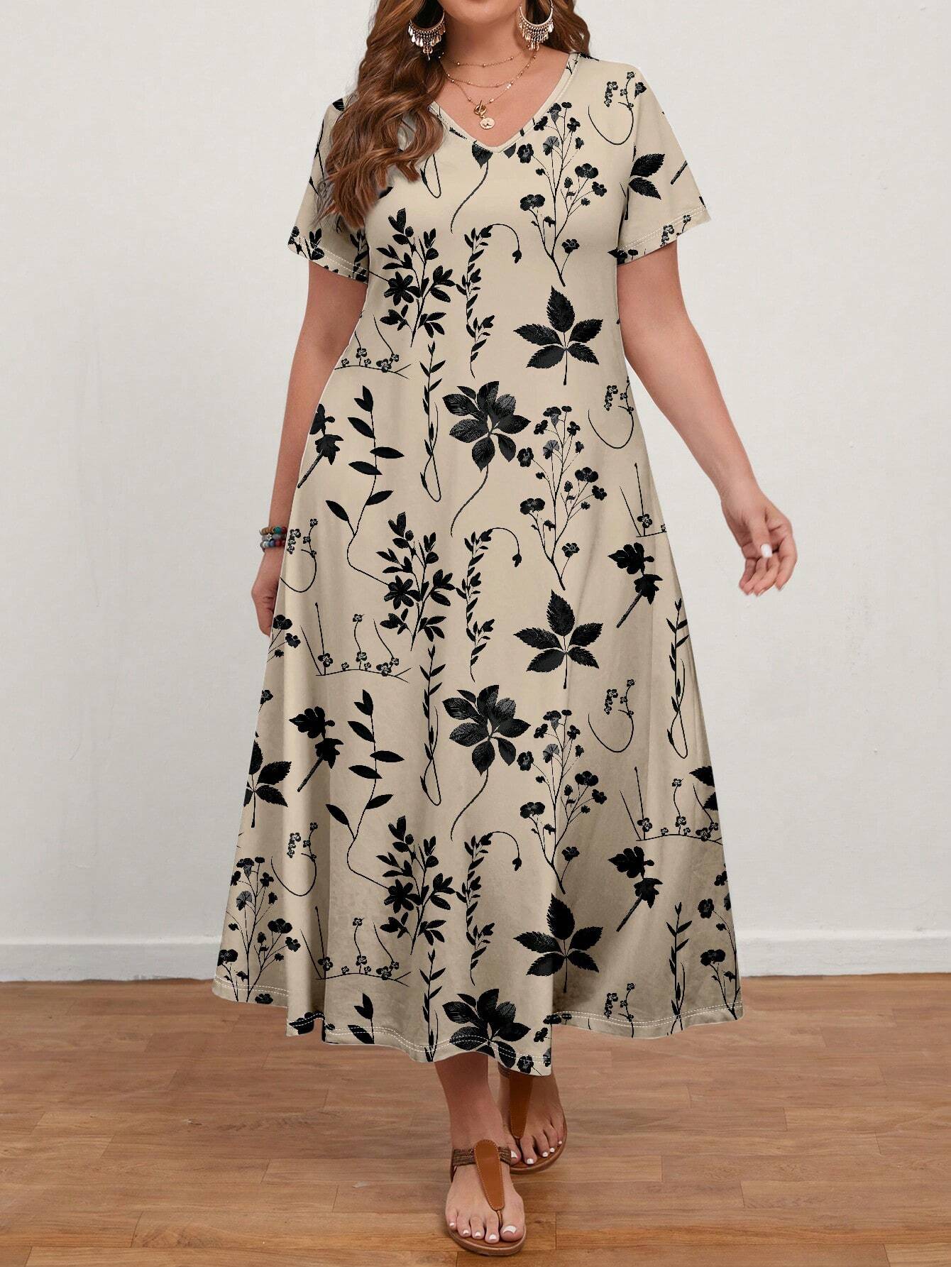 Vestido Plus Size Longo Floral Decote V