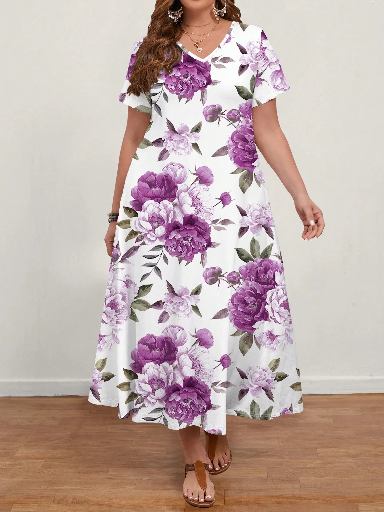 Vestido Plus Size Longo Floral Decote V