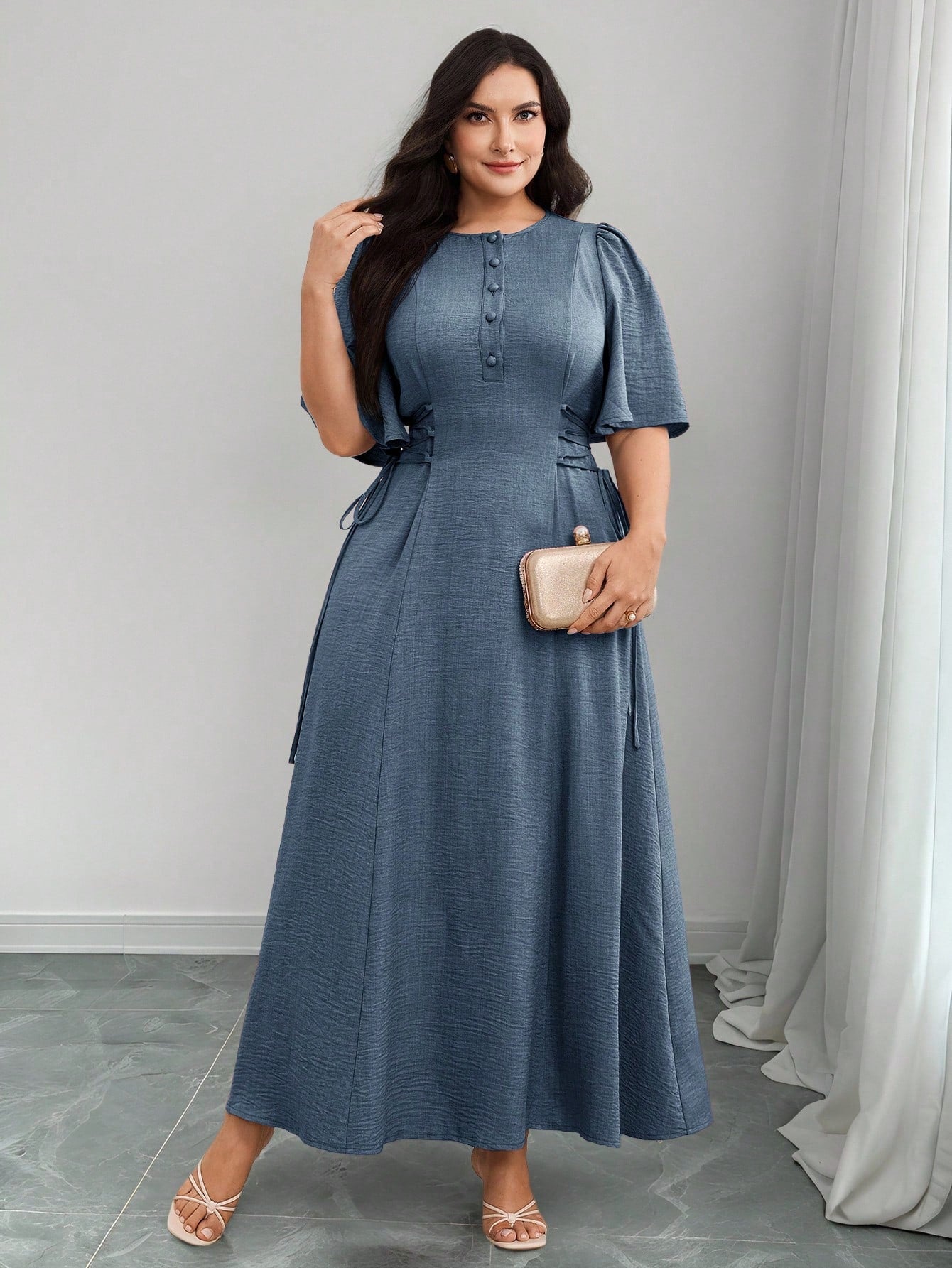 Vestido Plus Size Longo com Amarração na Cintura
