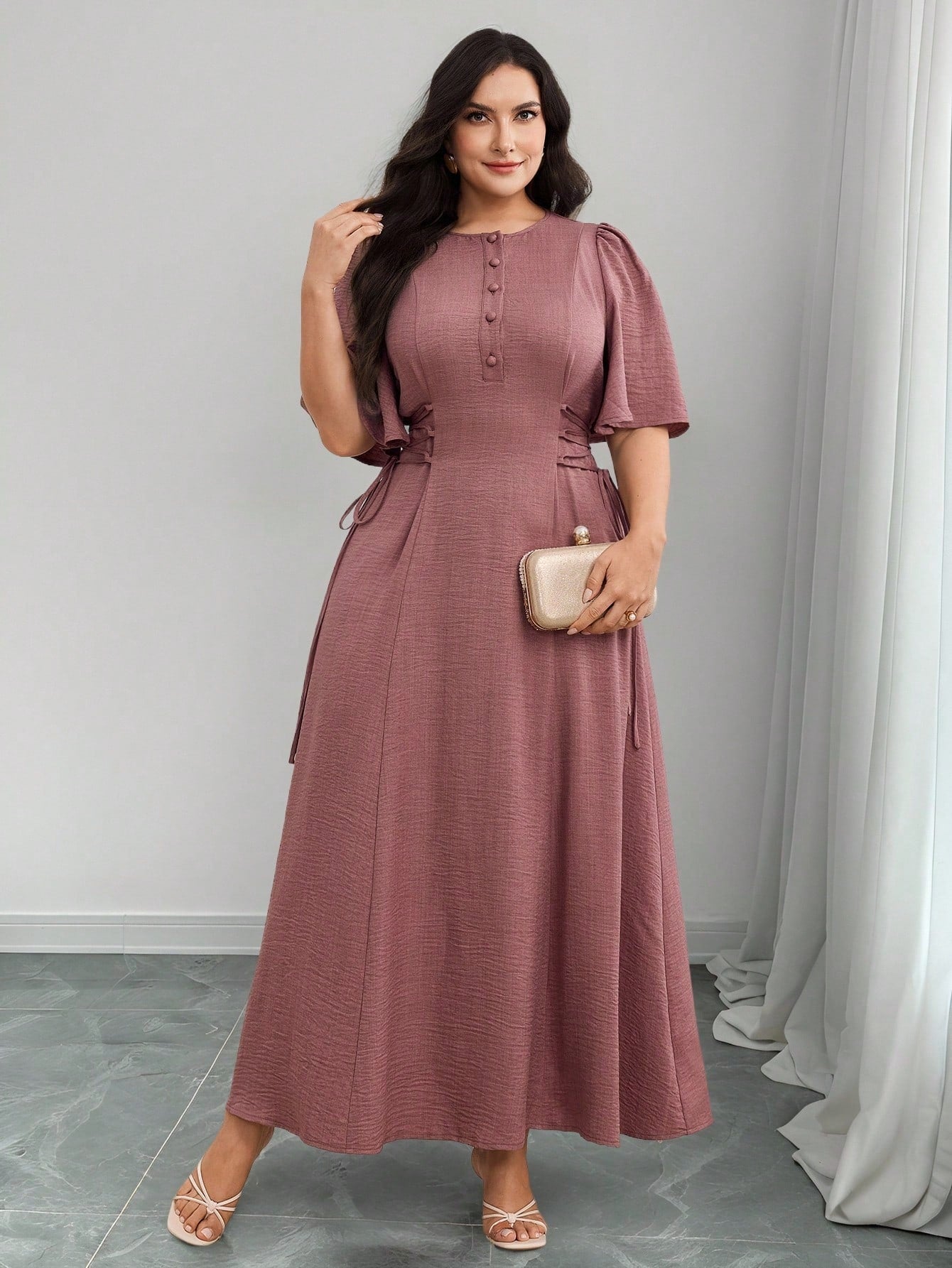 Vestido Plus Size Longo com Amarração na Cintura
