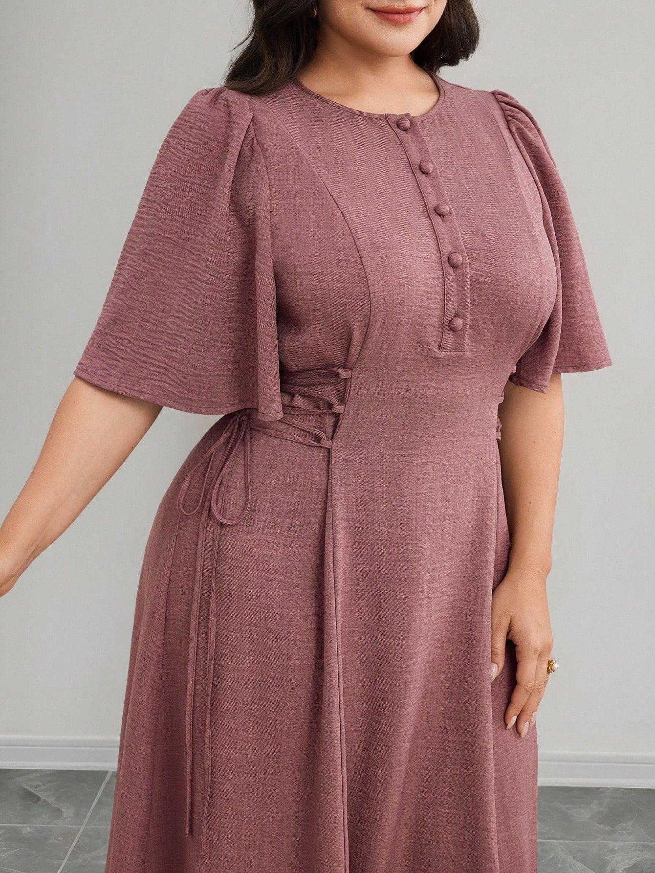 Vestido Plus Size Longo com Amarração na Cintura