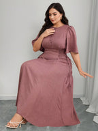 Vestido Plus Size Longo com Amarração na Cintura