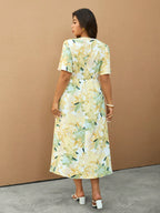 Vestido Plus Size Midi Floral Decote V