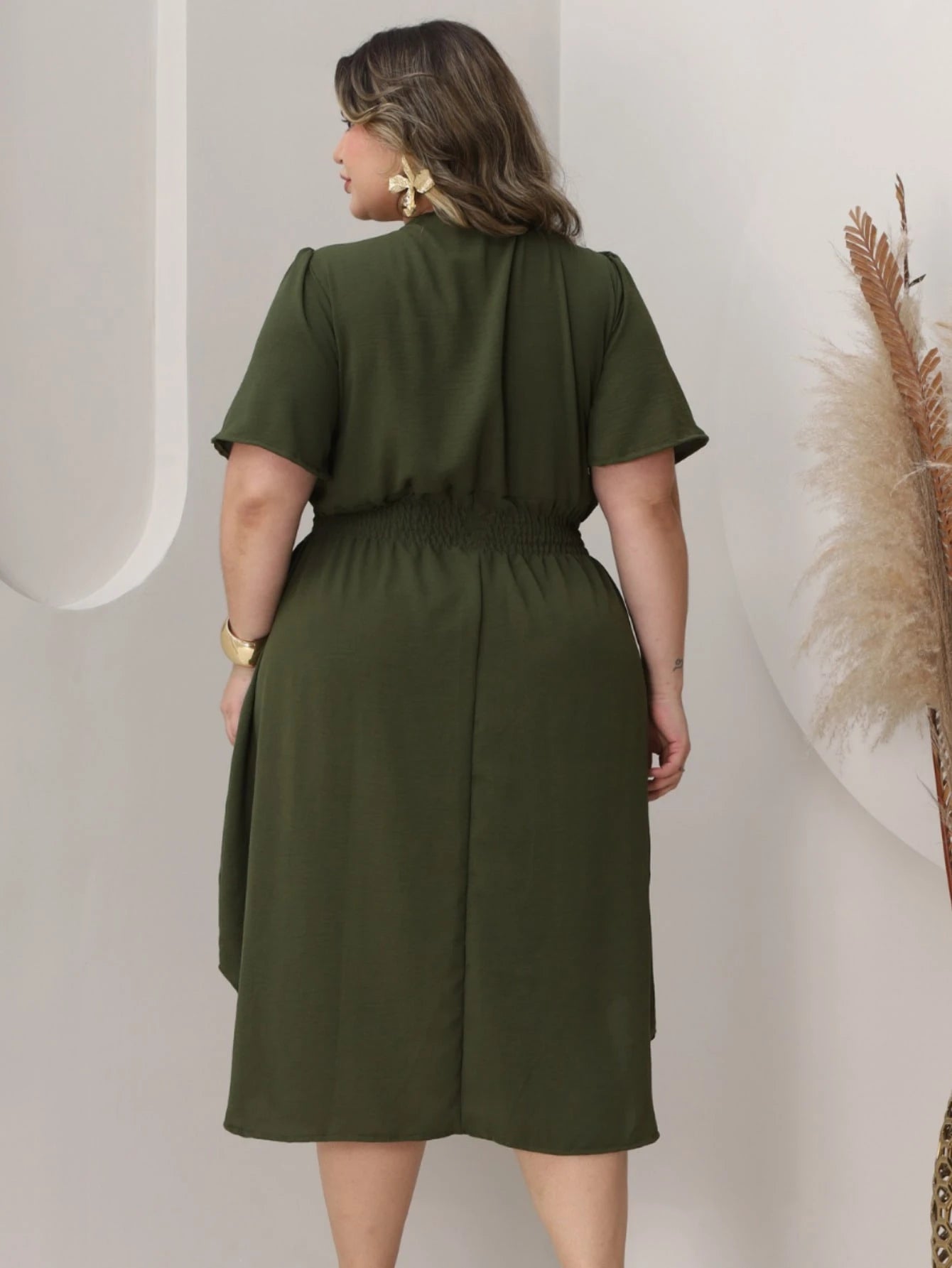 Vestido Plus Size Midi Transpassado Manga Curta