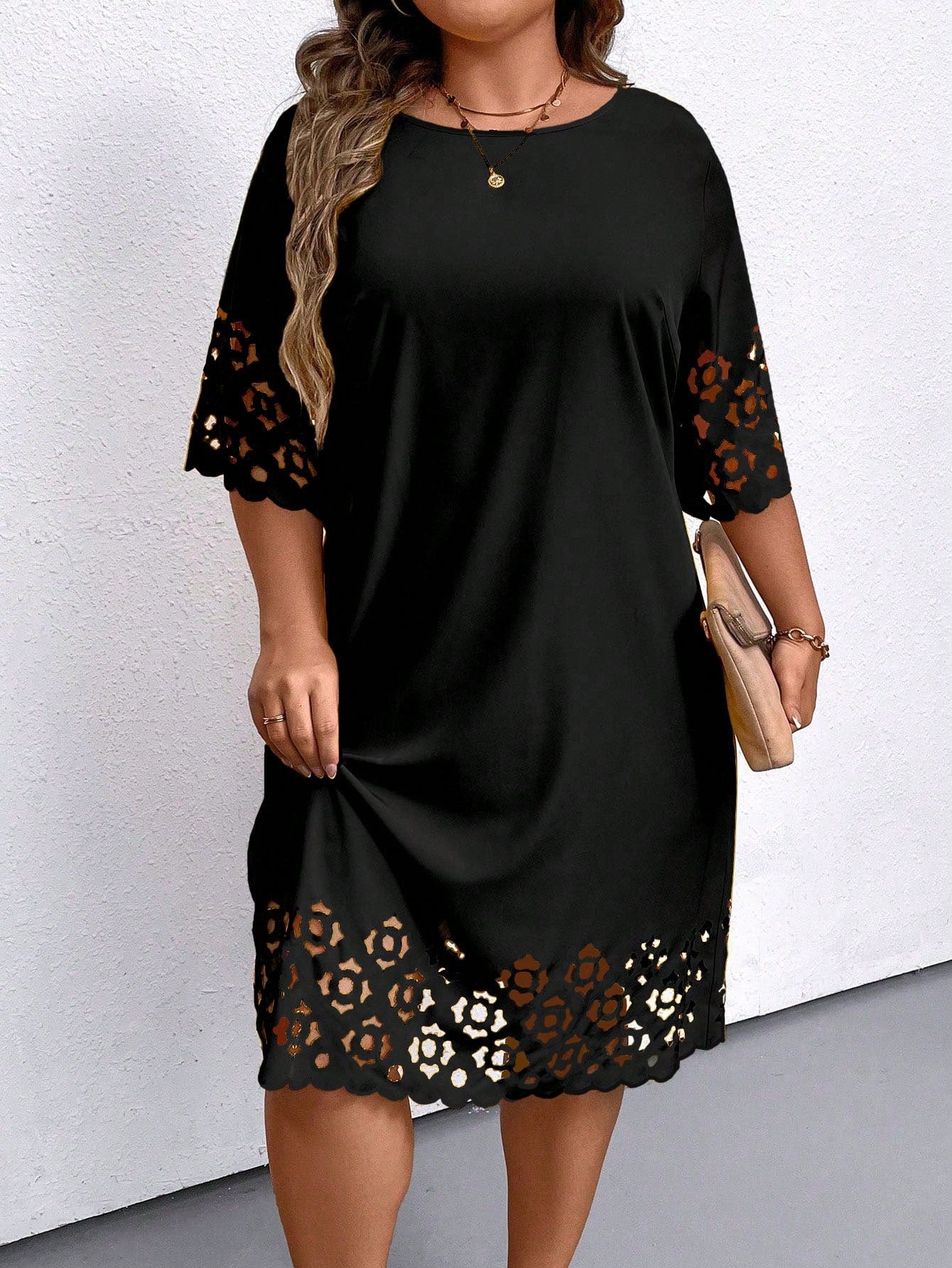Vestido Plus Size Midi Vazado Meia Manga