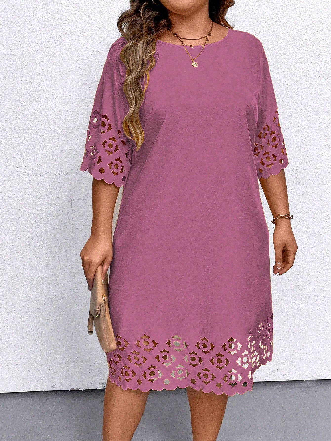 Vestido Plus Size Midi Vazado Meia Manga