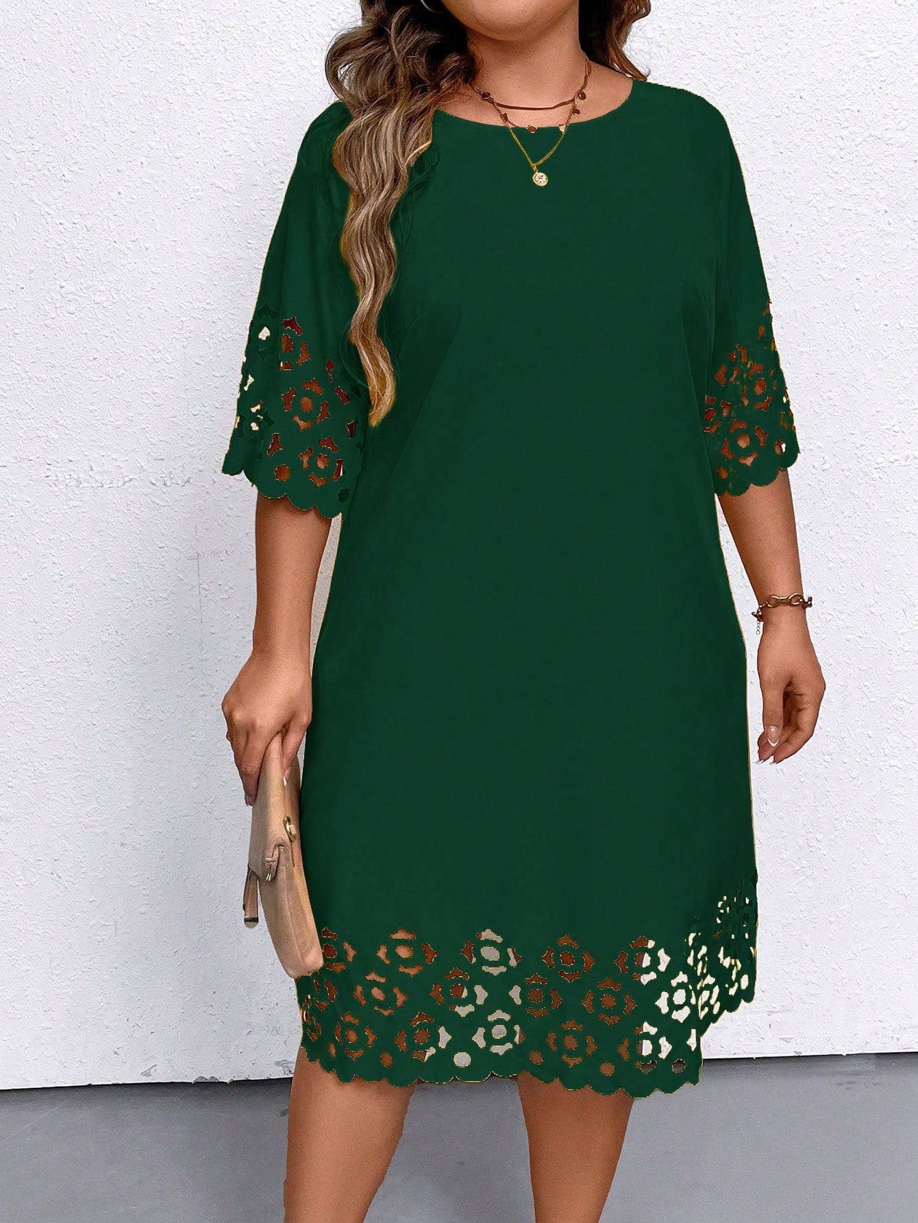 Vestido Plus Size Midi Vazado Meia Manga